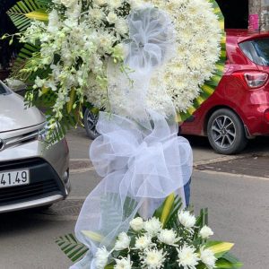 Kệ hoa viếng đẹp, kệ hoa viếng, kệ hoa tang lễ, hoa tang lễ đẹp