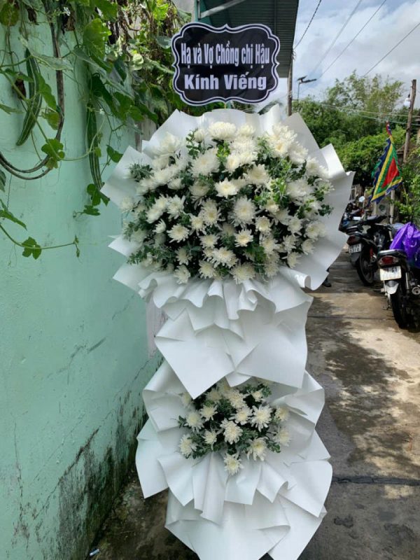 Kệ hoa viếng đẹp, kệ hoa viếng, kệ hoa tang lễ, hoa tang lễ đẹp