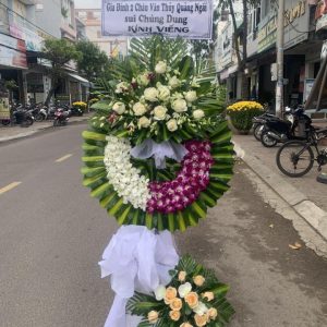Kệ hoa viếng đẹp, kệ hoa viếng, kệ hoa tang lễ, hoa tang lễ đẹp