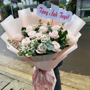 Bó hoa hồng phấn