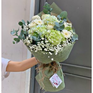 Bó hoa cẩm tú cầu và hoa hồng