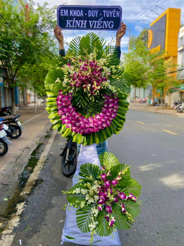 Kệ hoa viếng đẹp, kệ hoa viếng, kệ hoa tang lễ, hoa tang lễ đẹp