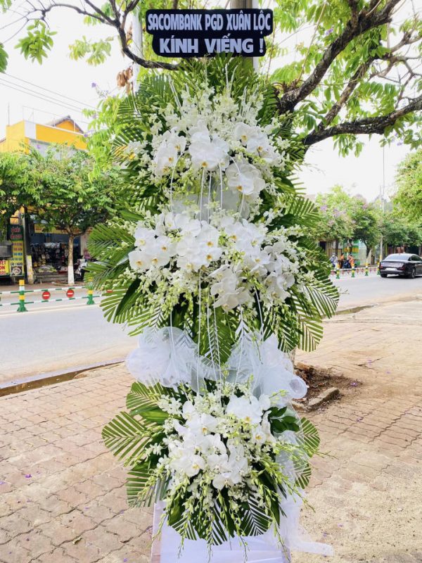 Kệ hoa viếng đẹp, kệ hoa viếng, kệ hoa tang lễ, hoa tang lễ đẹp