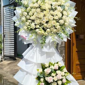 Kệ hoa viếng đẹp, kệ hoa viếng, kệ hoa tang lễ, hoa tang lễ đẹp