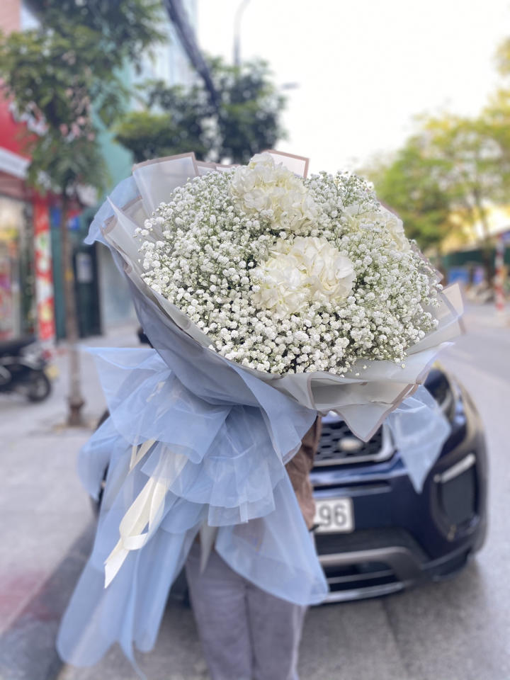 Bó hoa cẩm tú cầu trắng