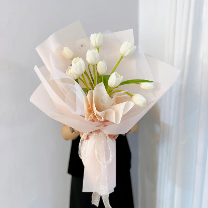 Bó hoa tulip trắng