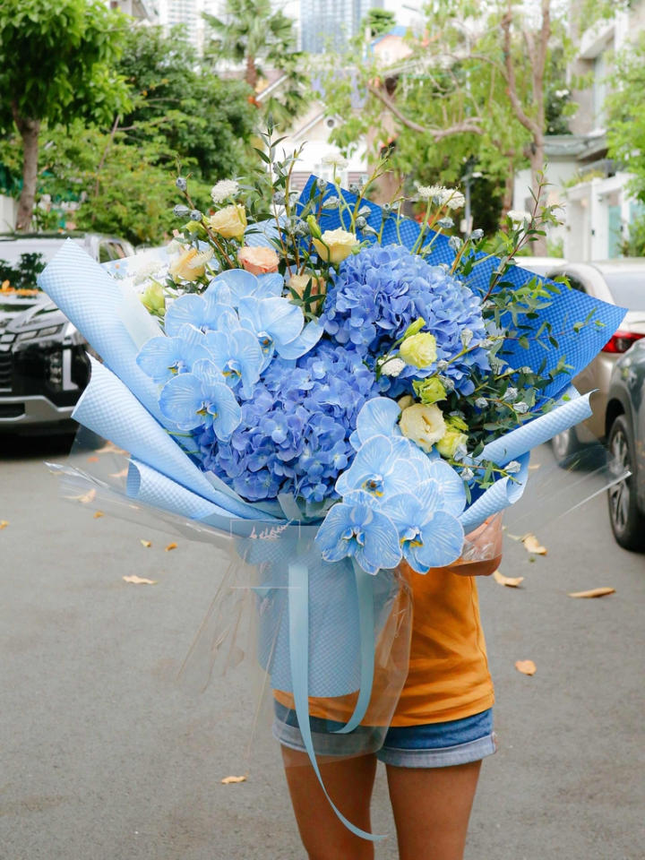 Bó hoa cẩm tú cầu xanh