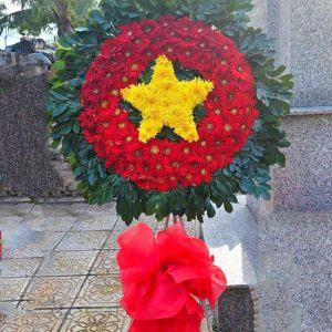 kệ hoa đám tang đẹp, hoa đám tang hiện đại, lẳng hoa đám tang, lẳng hoa viếng