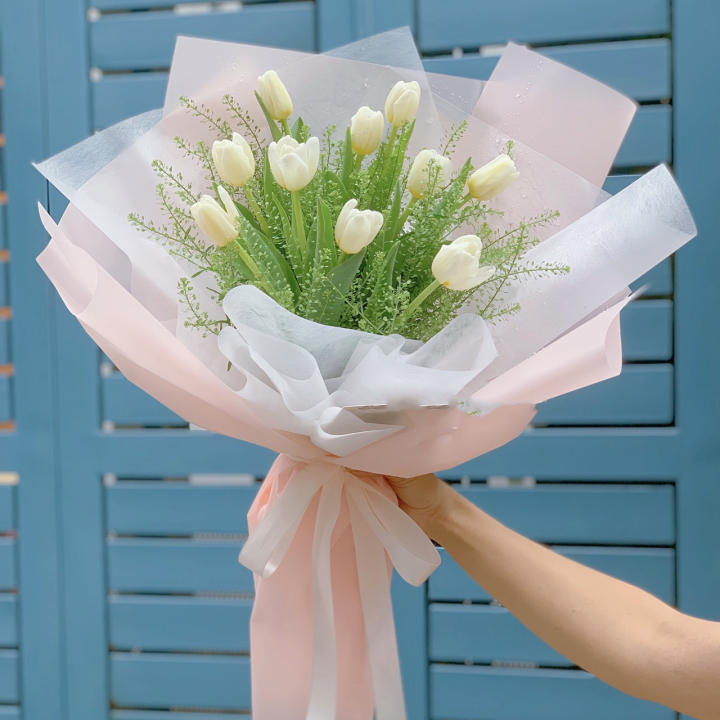 Bó hoa tulip trắng