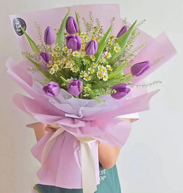 Bó hoa tulip tím