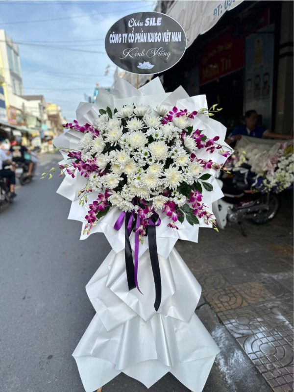 Kệ hoa viếng đẹp, kệ hoa viếng, kệ hoa tang lễ, hoa tang lễ đẹp