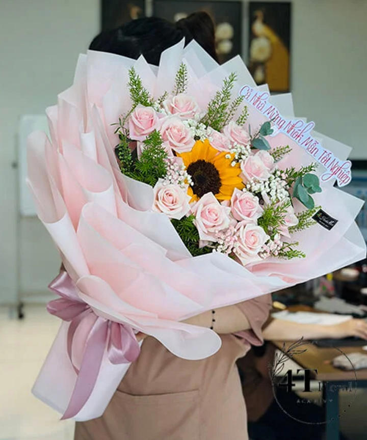 Bó hoa hướng dương và hoa hồng​