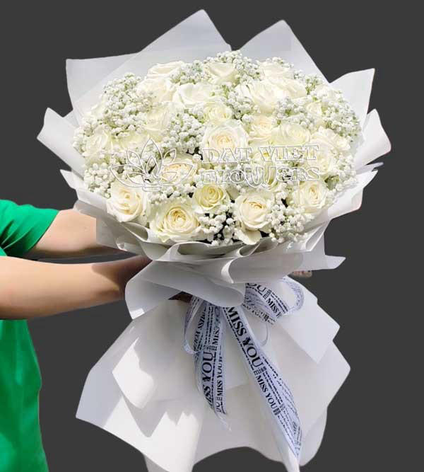  Bó hoa hồng trắng