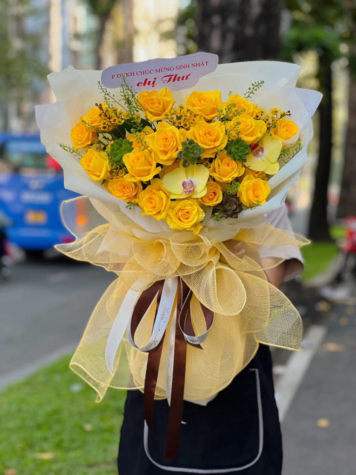 Bó hoa hồng vàng