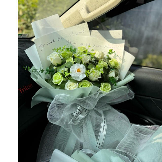 bó hoa hồng xanh lá cây