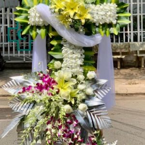 Kệ hoa viếng đẹp, kệ hoa viếng, kệ hoa tang lễ, hoa tang lễ đẹp