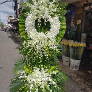 Kệ hoa viếng đẹp, kệ hoa viếng, kệ hoa tang lễ, hoa tang lễ đẹp