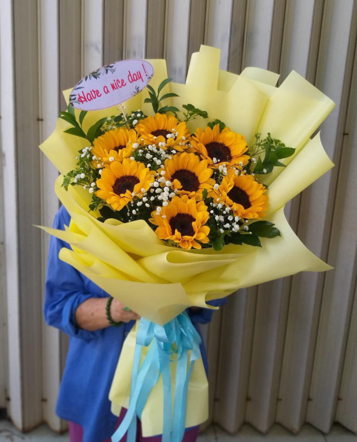 Bó hoa hướng dương cho kỷ yếu