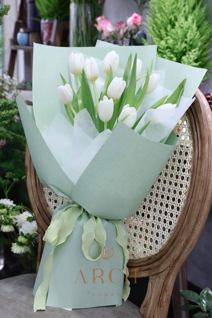 Bó hoa tulip trắng