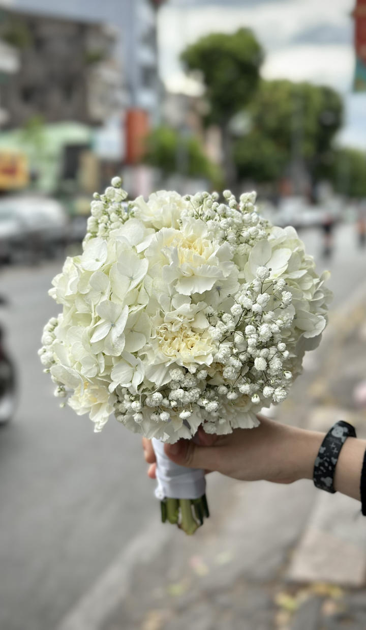 Bó hoa cưới cẩm tú cầu