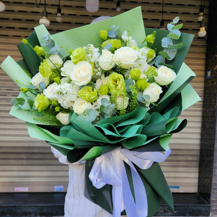 Bó hoa hồng xanh lá cây
