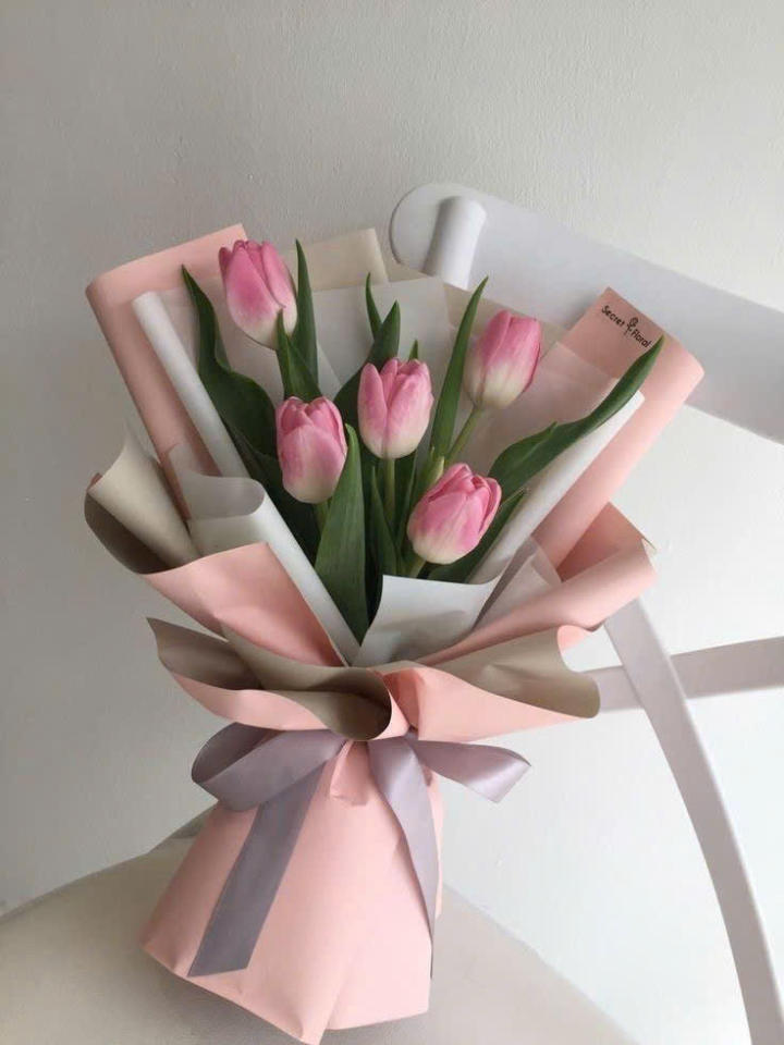 Bó hoa tulip tím
