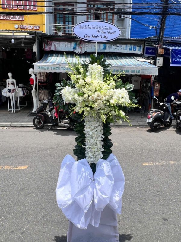 Kệ hoa viếng đẹp, kệ hoa viếng, kệ hoa tang lễ, hoa tang lễ đẹp