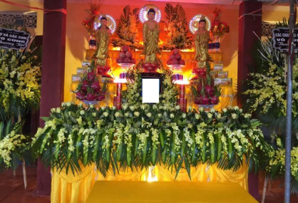 Hoa bàn thờ đám tang, hoa bàn thờ đám tang đẹp. hoa bàn thờ đám tang sang trọng