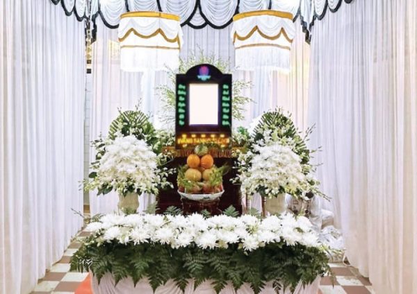 Hoa bàn thờ đám tang, hoa bàn thờ đám tang đẹp. hoa bàn thờ đám tang sang trọng