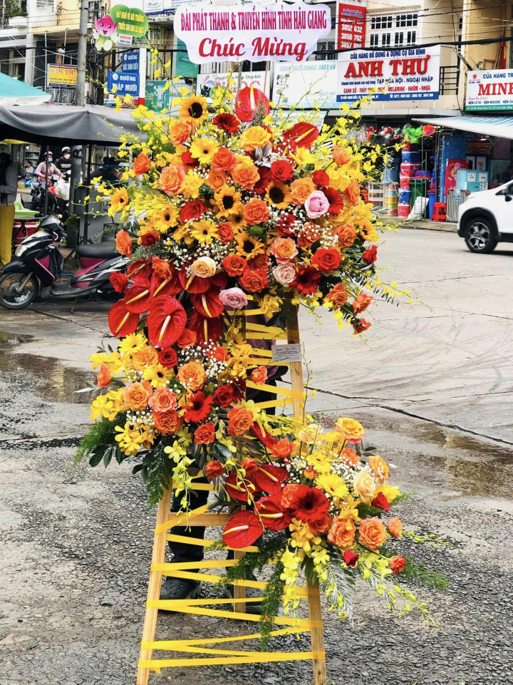 hoa khai trương đẹp, lẳng hoa khai trương, kệ hoa khai trương