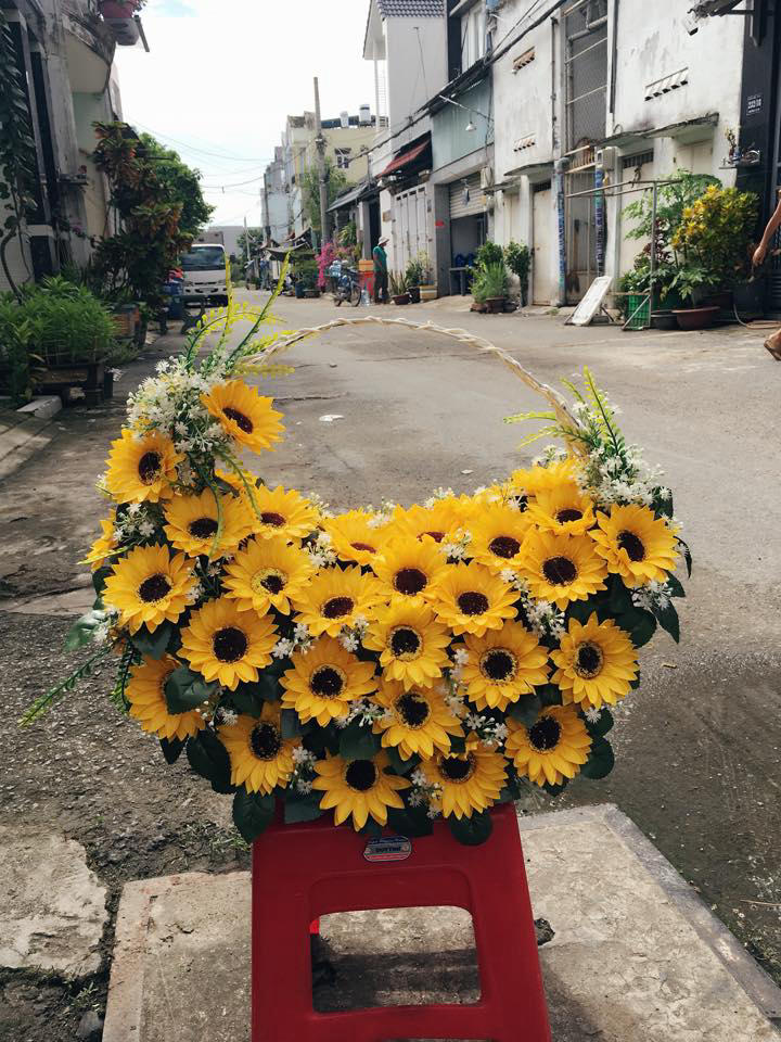 Mẫu giỏ hoa sáp tinh tế, quà tặng nhẹ nhàng nhưng ý nghĩa.