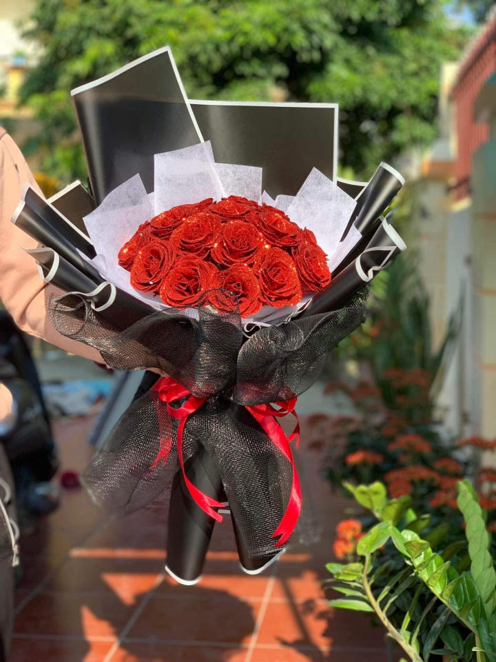 Bó hoa sáp nhỏ xinh, tinh tế cho những món quà nhẹ nhàng.