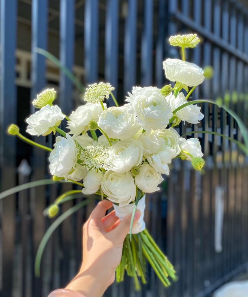 Hoa Cầm Tay Cô Dâu Tulip Thanh Lịch Và Sang Trọng