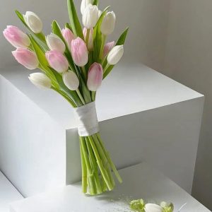 Bó Hoa Cưới Tulip 10 Bông Cho Ngày Hạnh Phúc Trọn Vẹn