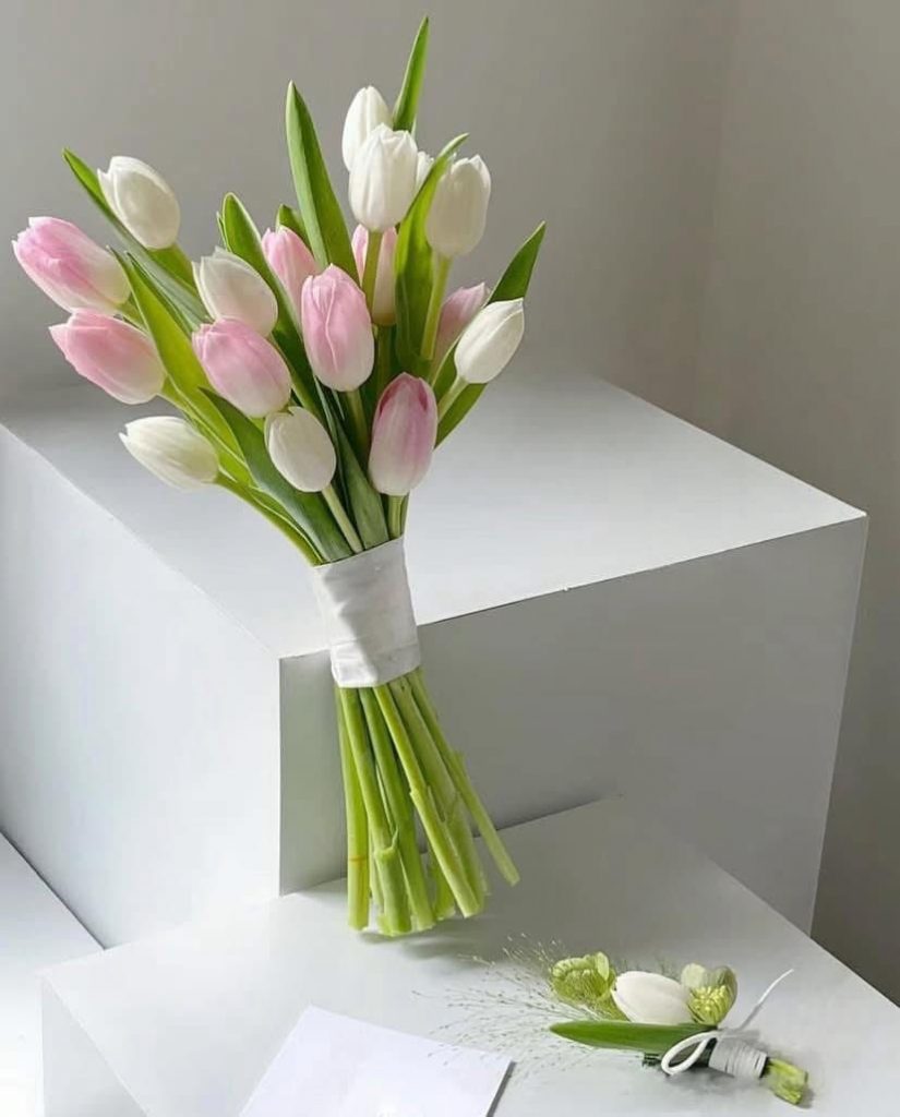 Hoa Tulip Cầm Tay Cô Dâu Đẹp Nhẹ Nhàng Và Lãng Mạn