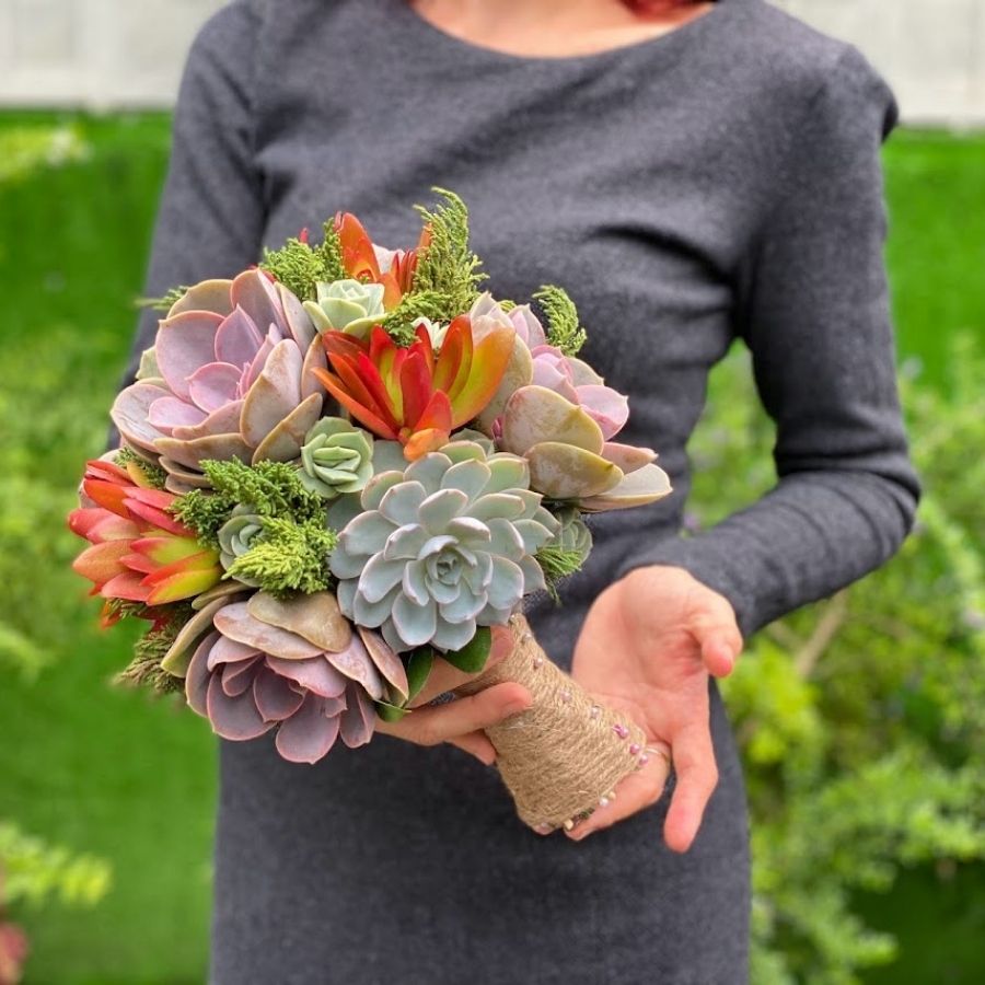 Bó Hoa Cưới Sen Đá Phong Cách Rustic Lãng Mạn