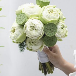 bó hoa cưới sen trắng