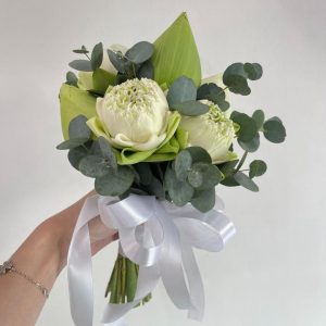 bó hoa sen cầm tay