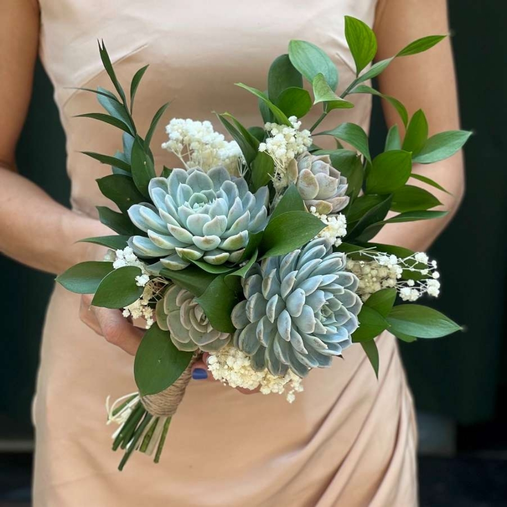 Bó Hoa Cưới Sen Đá Phối Hoa Hồng Sang Trọng
