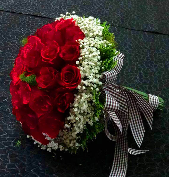 Hoa Cưới Cầm Tay Hoa Hồng Đỏ Biểu Tượng Tình Yêu Nồng Cháy