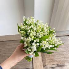 Bó Hoa Cưới Linh Lan Trắng Tinh Khôi Cho Cô Dâu