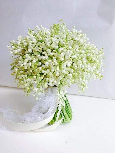 Bó Hoa Cưới Linh Lan Biểu Tượng Của Hạnh Phúc Viên Mãn