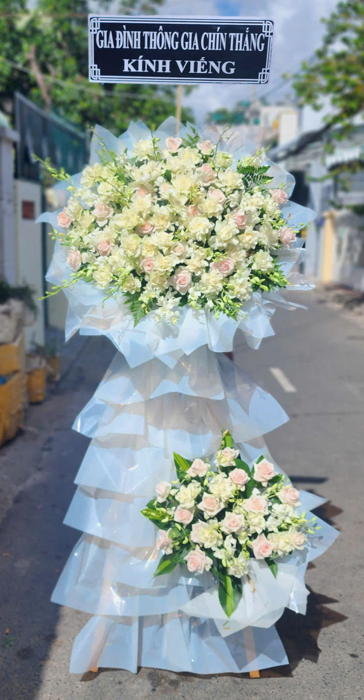 Kệ Hoa Đám Tang Tưởng Nhớ Người Khuất