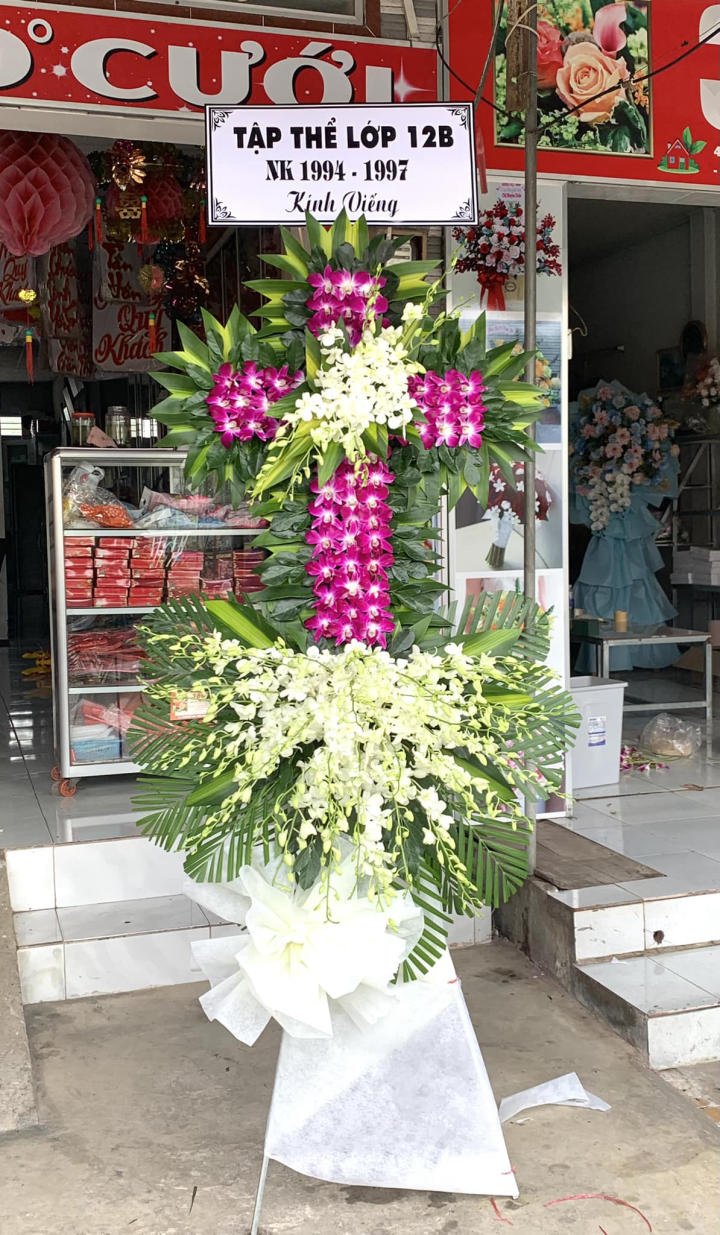 Vòng Hoa Đám Tang Công Giáo Sang Trọng