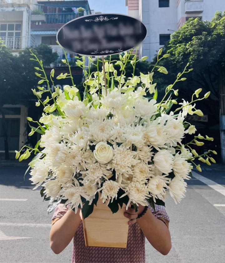 Giỏ Hoa Đám Tang Chia Buồn Sâu Sắc