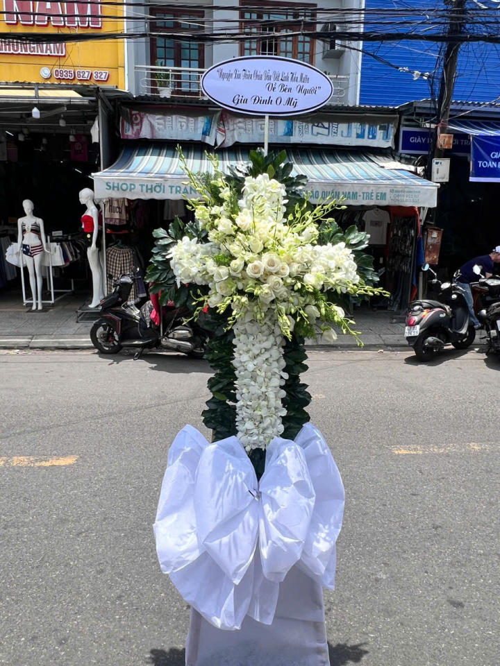 Vòng Hoa Đám Tang Công Giáo Trang Nghiêm