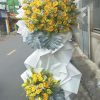 kệ hoa viếng đẹp, kệ hoa viếng sang trọng, kệ hoa viếng màu vàng